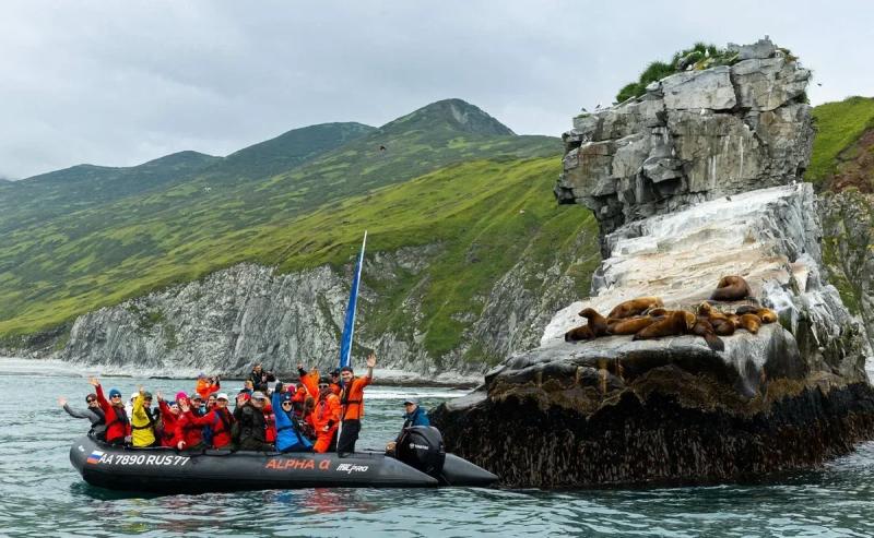 Expedition cruises from Vasta Expeditions – what kind of tourism is it, why are they so popular, how much do they cost, where do they take place?